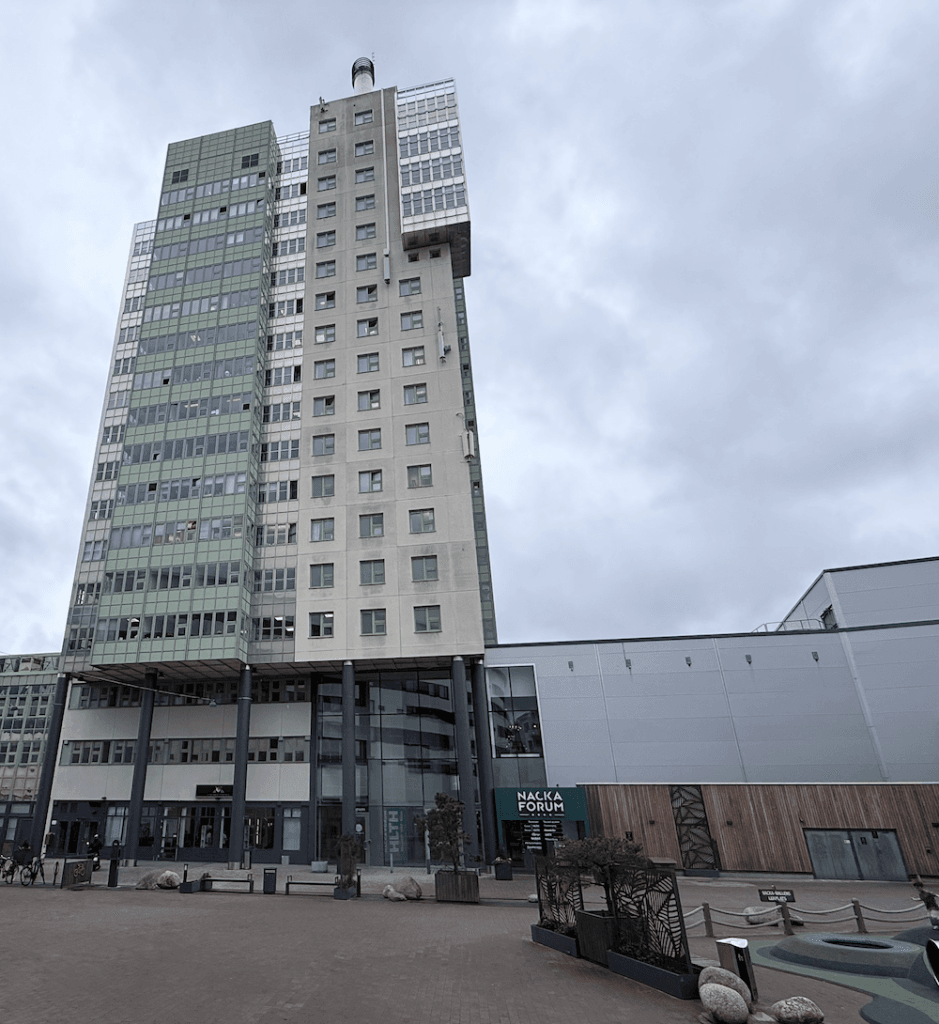 Fasaden på höghuset vid Forumvägen 14